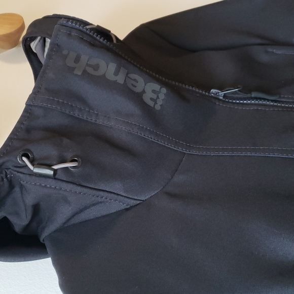 Bench rain jacket with hood - Picture 2 of 3